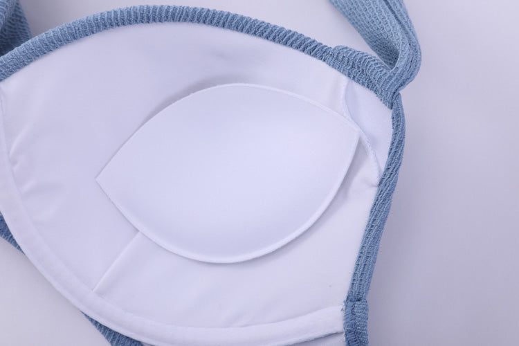 粉藍色MIX&MATCH泳衣上身<23511571>內側特寫,柔軟的內裡、可移除的白色襯墊、可調整的肩帶,讓您穿著舒適、合身。.