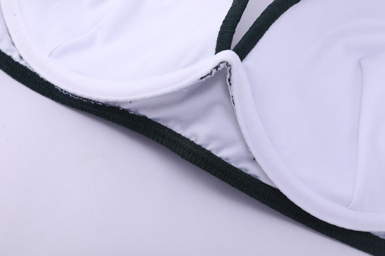 深綠色-MIX&MATCH泳衣上身 <23511572>內側特寫,深綠色飾邊與可調節背帶,突顯細緻的布料紋理與縫線。.