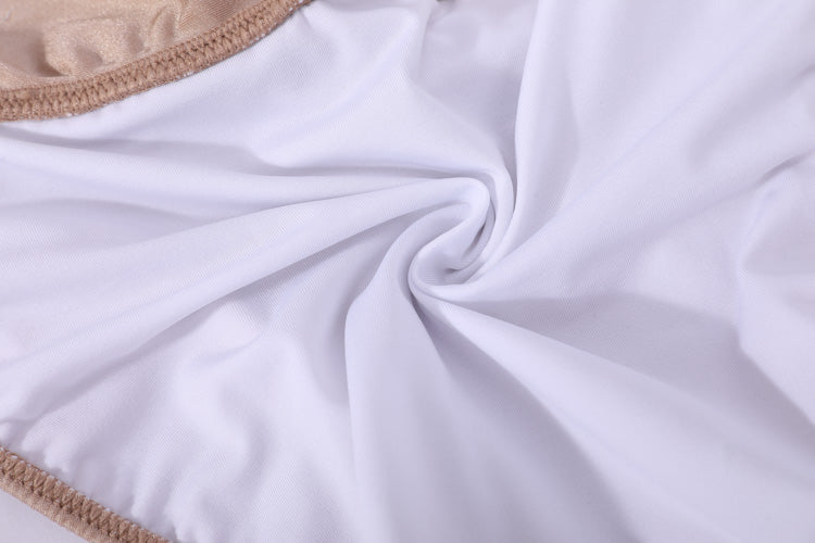 杏色搭帶MIX&MATCH泳衣下身特寫 <24151601>:白色布料,中央有漩渦圖案,淺棕色飾邊,展現肌理和柔軟的褶皺,有助修飾身材。.