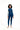 捲髮女子赤腳站立，身穿深藍色 4 件套裝運動泳衣 <21211650> 長袖、拉鍊和藍色緊身褲，袖子上有綠色幾何圖案，非常適合游泳訓練，以白色為背景。.