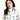 一位深色長髮的女性，戴著白色撥水防風外套 <20221543-104>，上面有粉色矩形和透氣網布。在淺色背景下，她以中性的表情看著鏡頭。.
